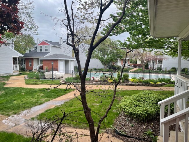 Building Photo - Beautiful 2 Bed, 1.5 Bath Townhome on the Edge of the Desirable Hill Neighborhood Available for Rent