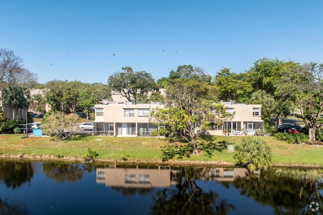 Building Photo - Live Oak Place