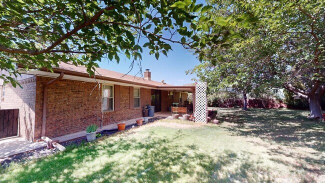 Building Photo - Fully Furnished 3 Bedroom Rental