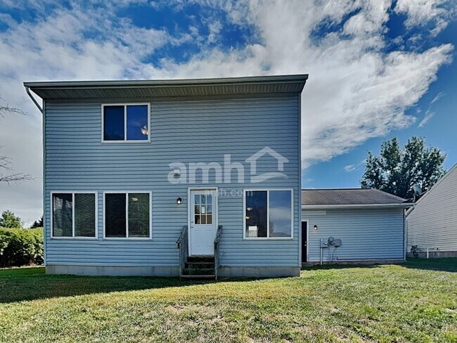 Building Photo - 9865 Whispering Pine Dr