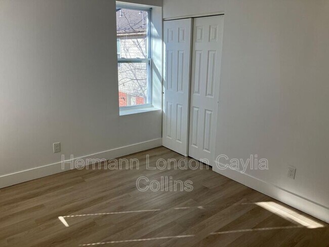 Building Photo - 5832-5834-5834 Etzel Ave