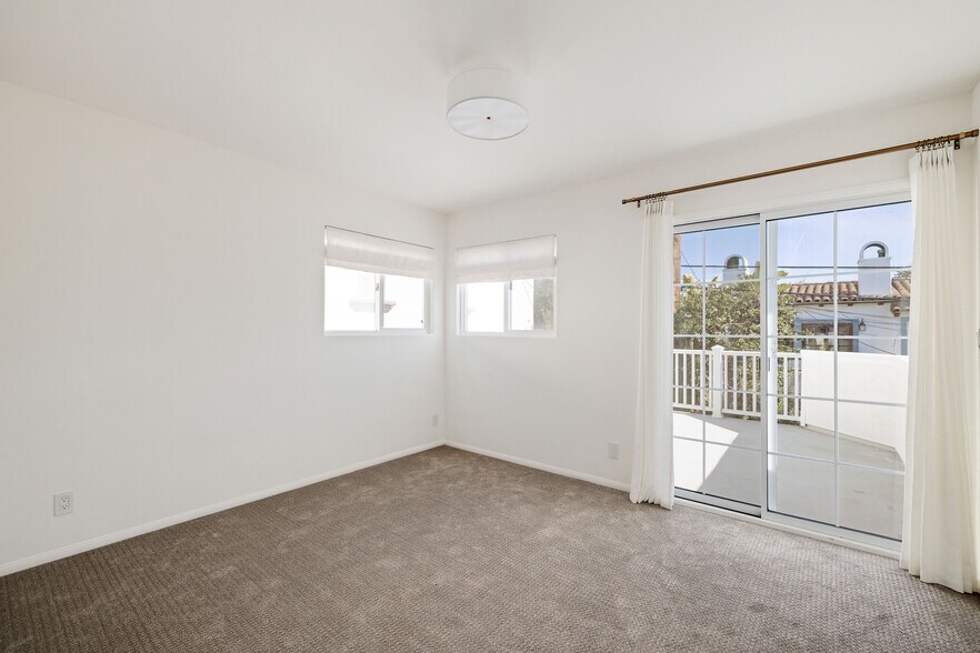 Building Photo - 1504 N Poinsettia Ave