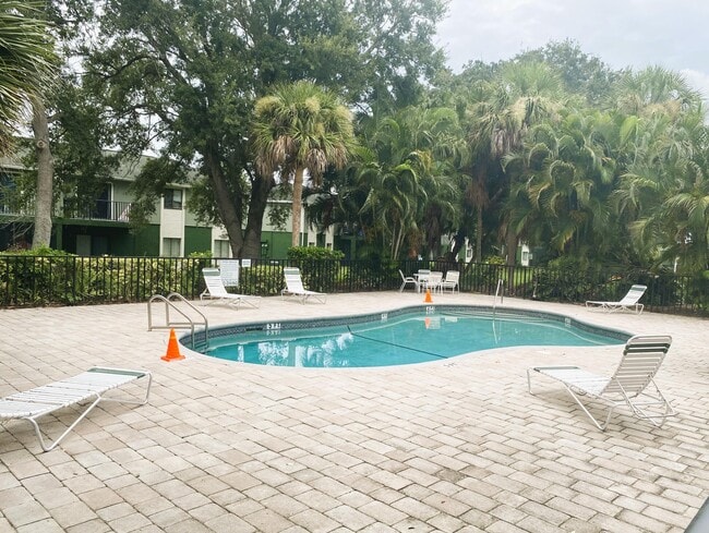 Building Photo - 2217 Flower Tree Cir