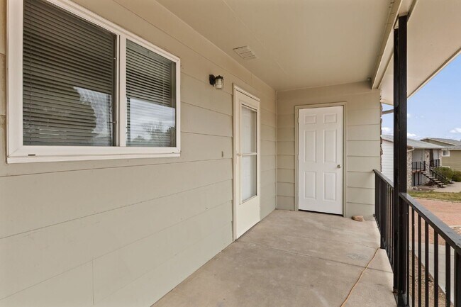 Building Photo - 1163 Cree Dr