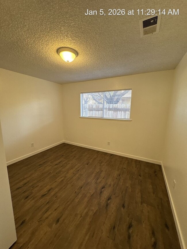 Building Photo - 2710