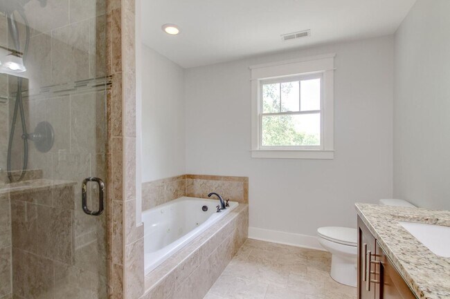 Building Photo - Stunning 4 Bedroom / Amazing Location / Fenced in Backyard / Beautiful Covered Front Porch