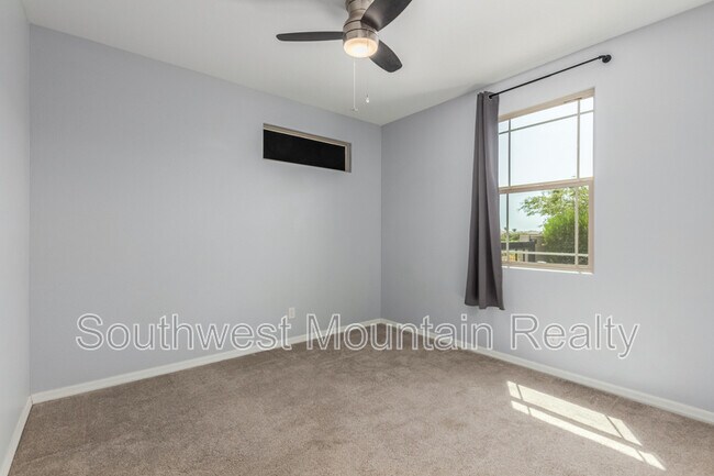 Building Photo - 2753 S 85th Way