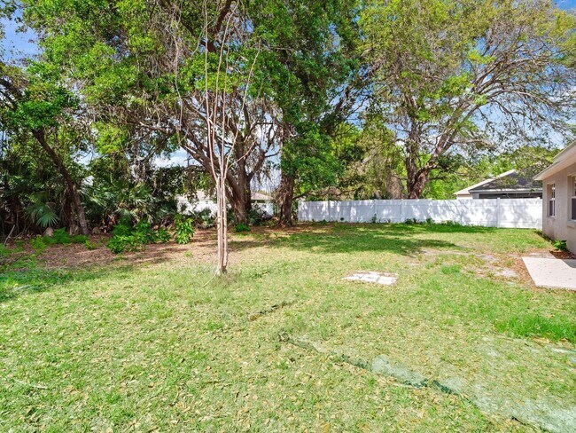 Building Photo - 91 Pebble Beach Dr