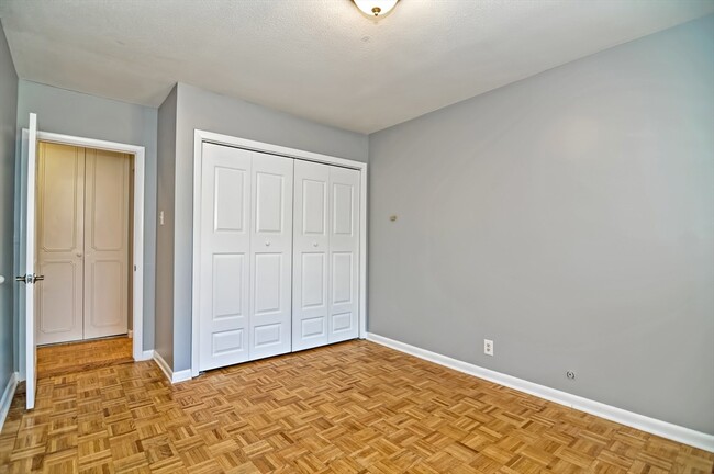 Building Photo - 35 Lake Shore Ct