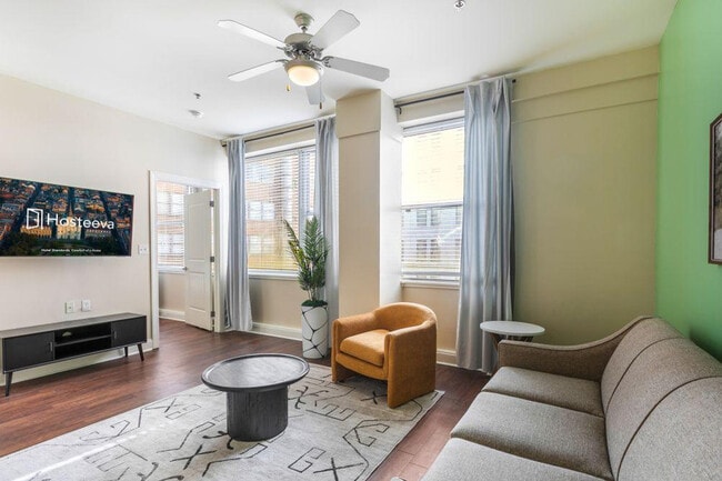 Building Photo - 925 Common St