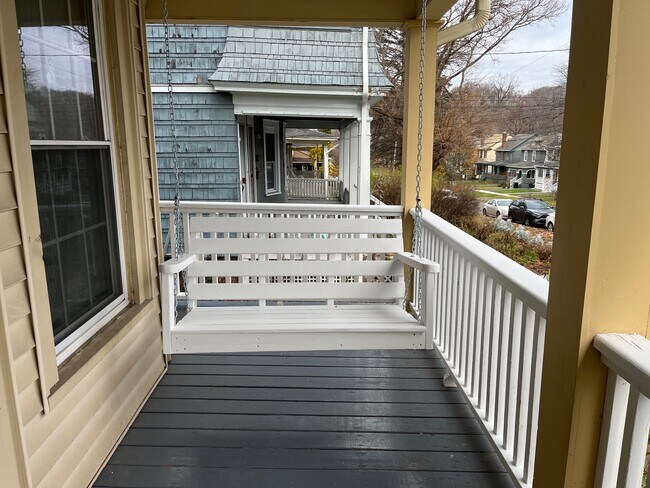 Building Photo - 256 Buckingham Ave