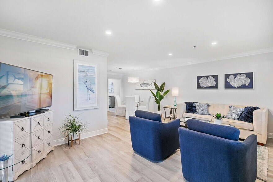 Building Photo - 800 S Golf Dr