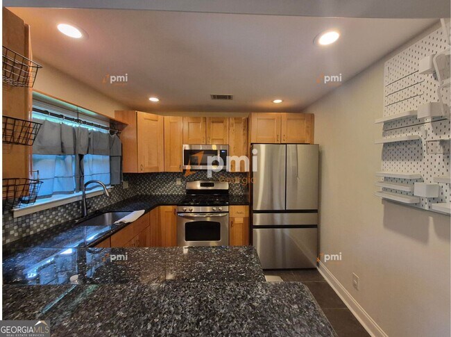 Building Photo - 2080 Hilburn Dr SE