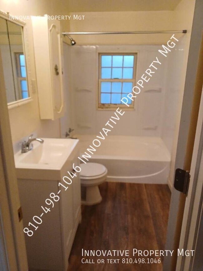 Building Photo - Recently refinished 3 bedroom , 1 bath home!