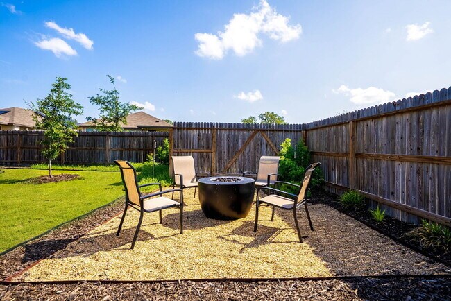 Building Photo - Stylish Corner Homesite on a Quiet Cul-de-...