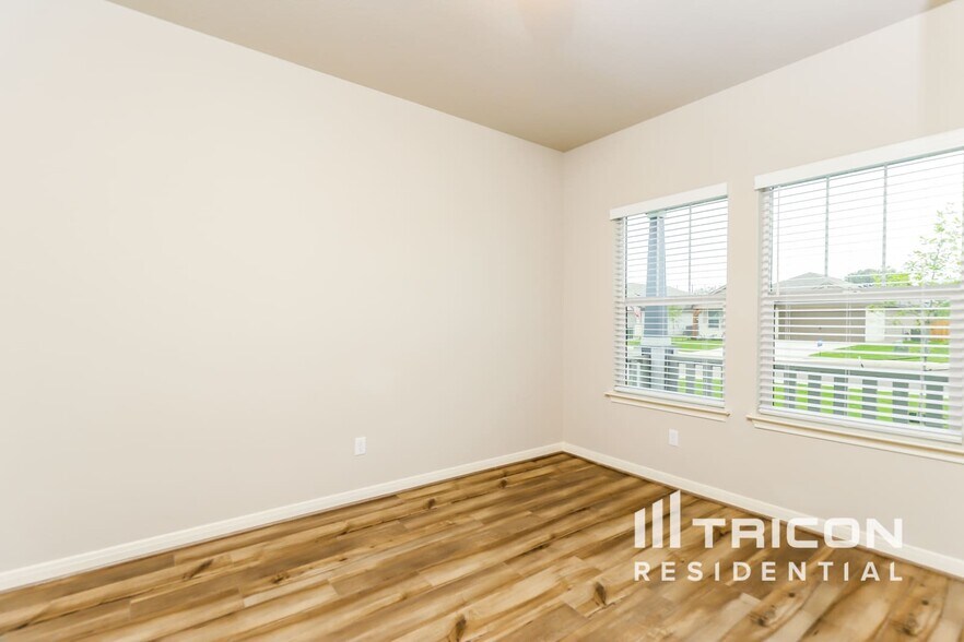 Building Photo - 13520 Paxton Blvd