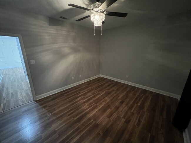 Building Photo - Must See! 2 BR 2 BA condominium located in...