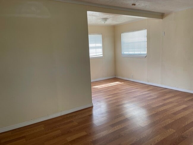 Building Photo - 1425 W 30th St