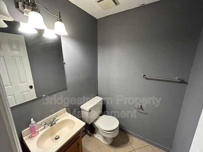 Building Photo - 1381 Firethorne Dr
