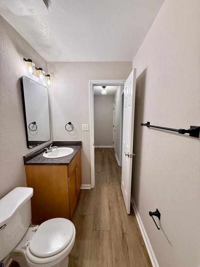 Building Photo - STRATFORD CONVENIENT 1/1 CONDO IN SEMINOLE...