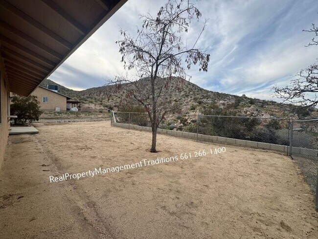 Building Photo - Charming Lake Los Angeles 3+2