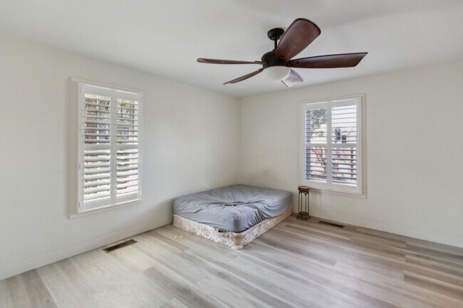 Building Photo - Chic & Modern North Charleston Home with Spacious Backyard