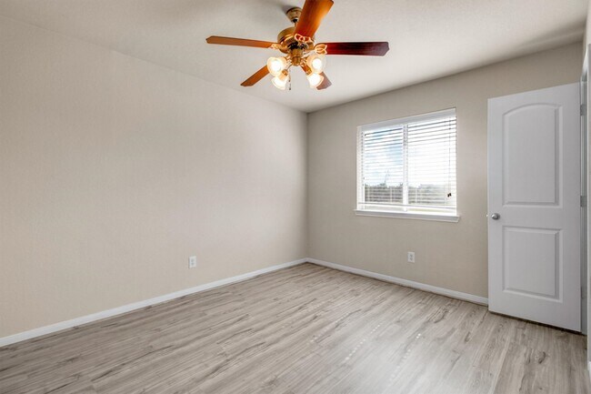 Building Photo - 7406 Valentine Ln