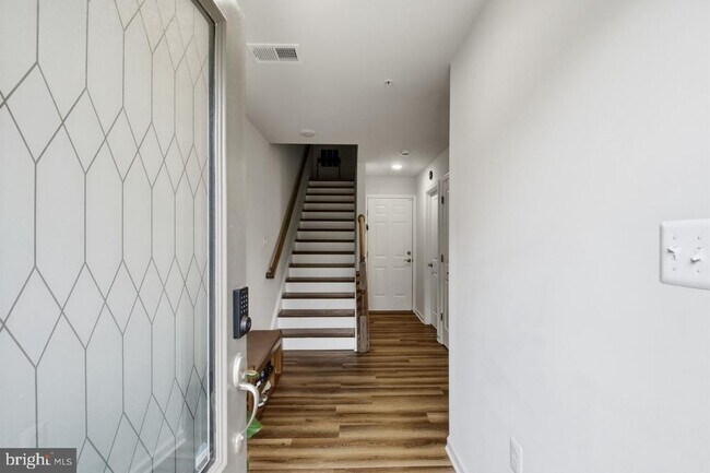 Building Photo - 3469 Carnaby St