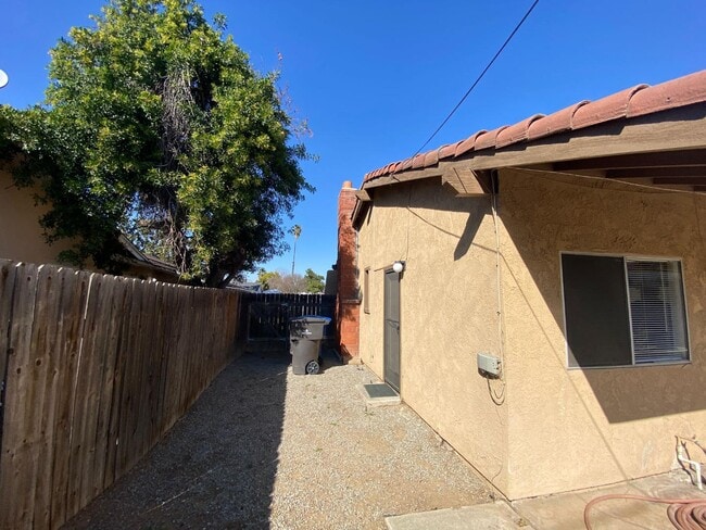 Building Photo - 5348 El Molino Ave