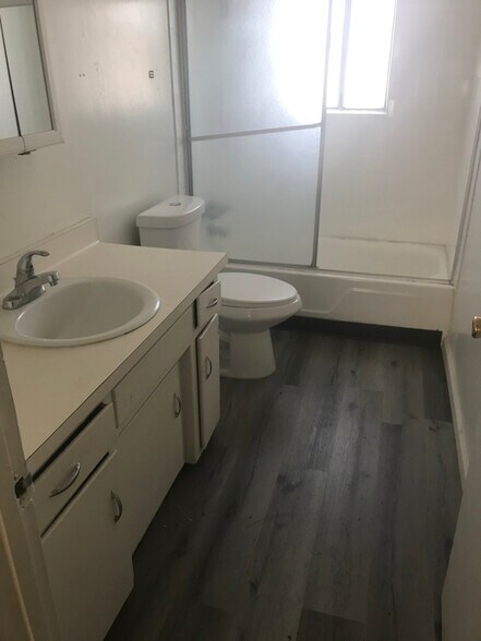 Building Photo - 16395 Village Dr