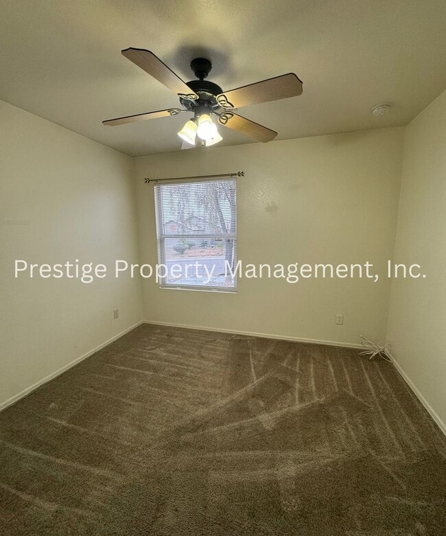Building Photo - Charming West 2 Bedroom/ 2 Bathroom with a Den is  Waiting For You To Call Home!!