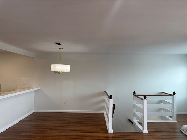 Building Photo - Well Maintained 2nd Floor Condo Now Available in Northridge Estates