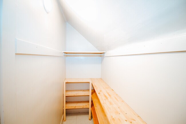 Building Photo - 1467 Sabra Rd