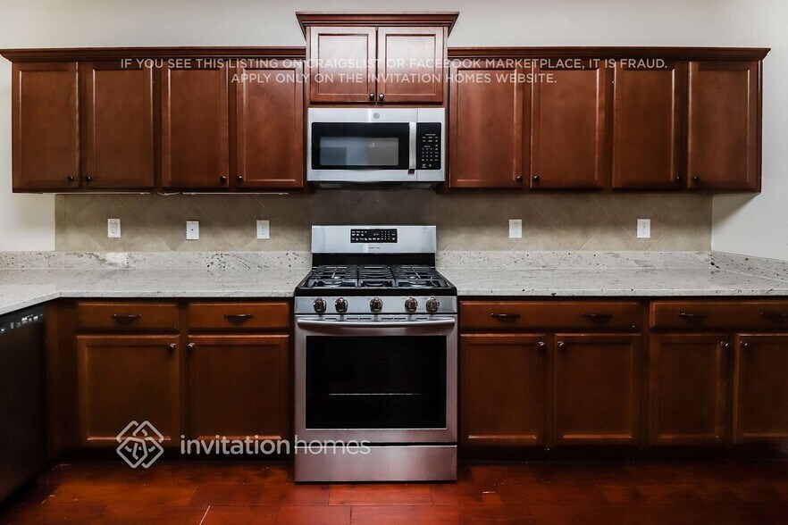 Building Photo - 8112 Dumphries Dr