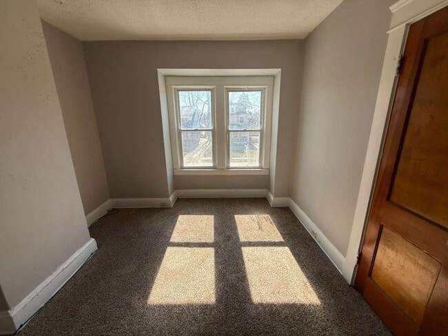 Building Photo - 4 BED 1 BATH SINGLE FAMILY HOME IN CLEVELAND!