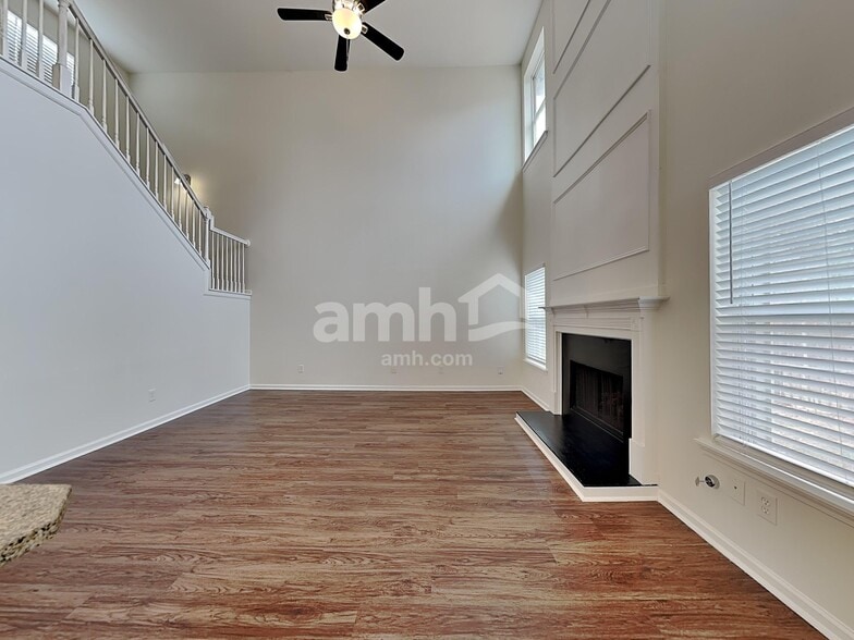 Building Photo - 488 Lincolnwood Ln