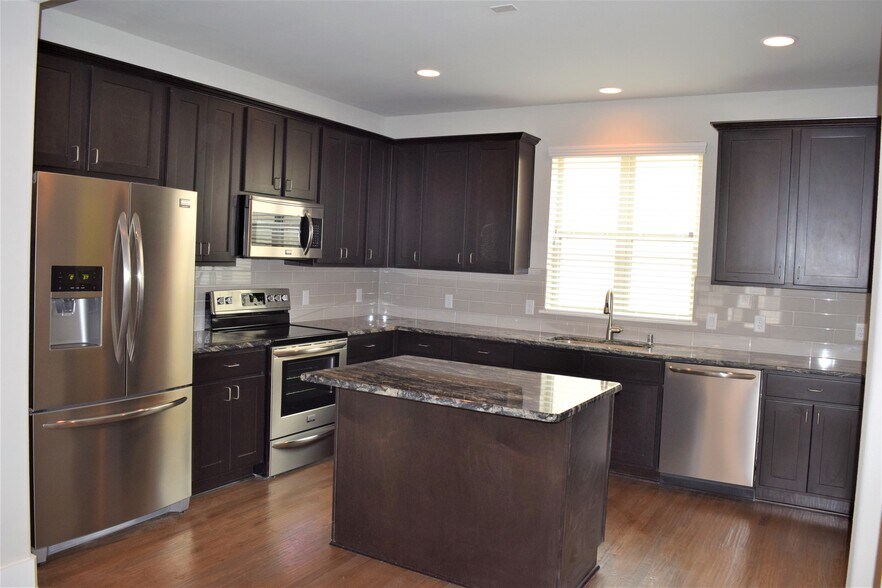 Building Photo - 1310 Rancho Mirage Dr