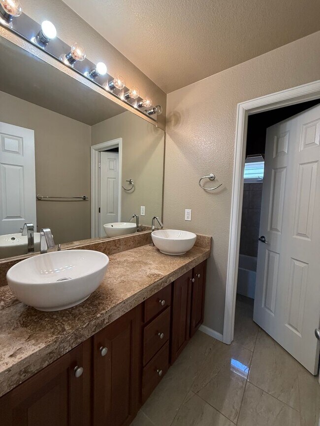 Building Photo - Your Colorado Oasis Awaits! 4 Bed, 3.5 Bath Home with Modern Amenities next to open space