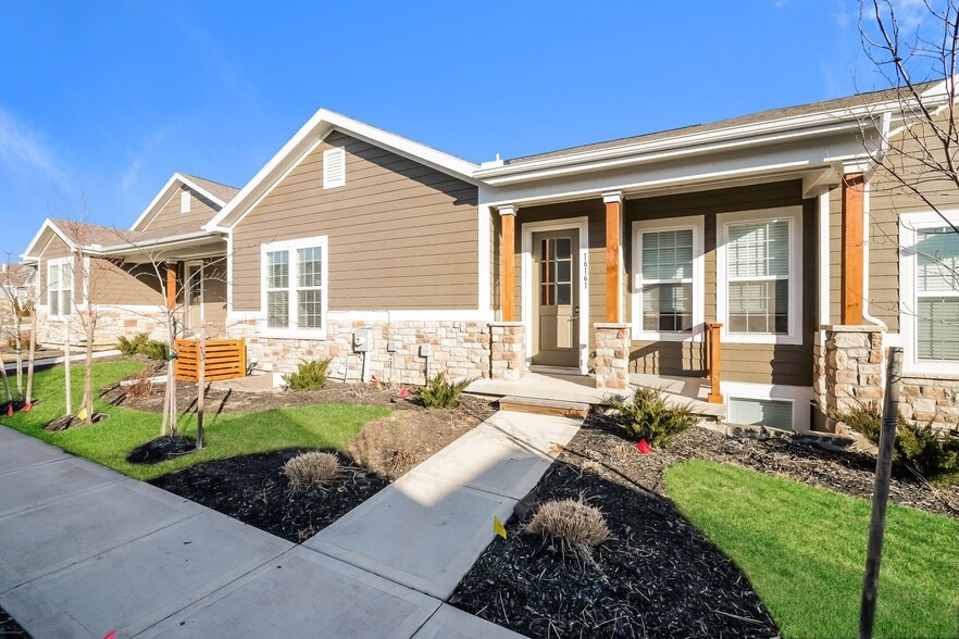 Building Photo - 16177-16177 Fontana St