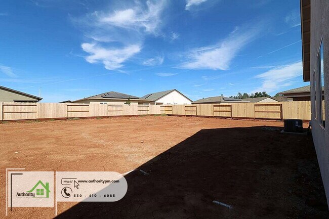 Building Photo - 2141 Hilltop Dr