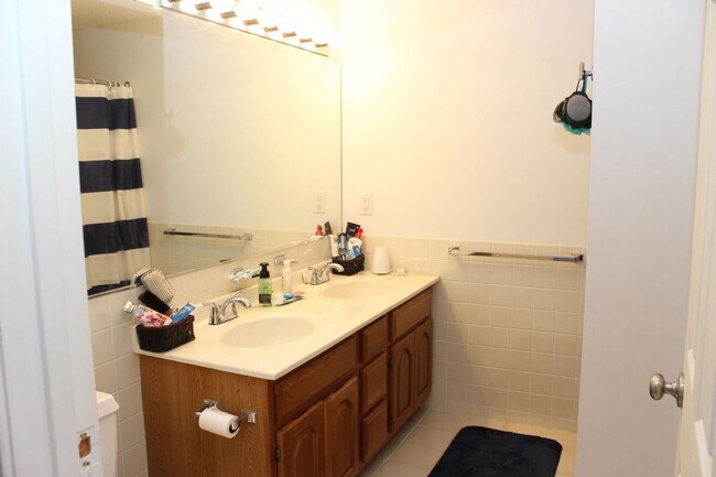 Building Photo - Long-Term Condo Rental Near Weirs Beach