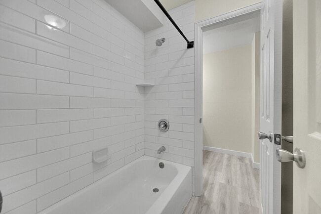 Building Photo - $1,595.95 - 2-bed, 1 bath, located in Centennial