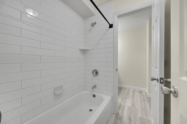 Building Photo - $1,650, 2-bed, 1 bath, located in Centennial