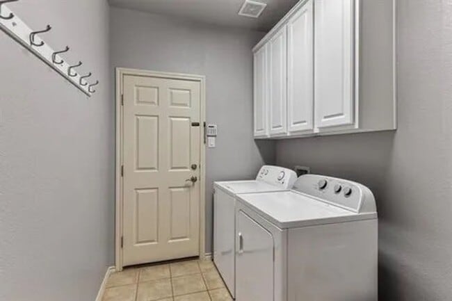 Building Photo - 2 Bed 2.5 Bath in Lewisville