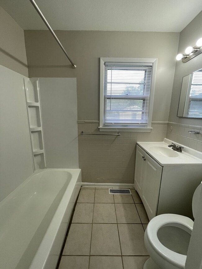 Building Photo - Cozy 3 Bedroom Home in SW Wichita