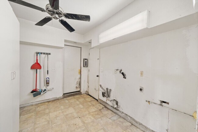 Building Photo - Beautiful large corner lot