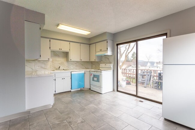 Building Photo - 847/849 3rd St.