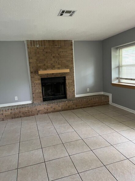 Building Photo - 1413 Kings Row