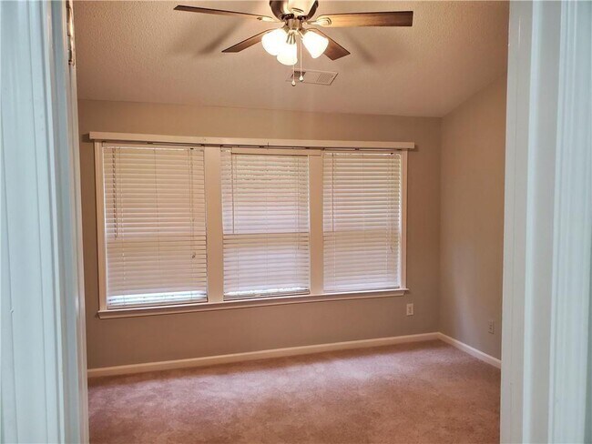 Building Photo - 4133 Howell Park Rd