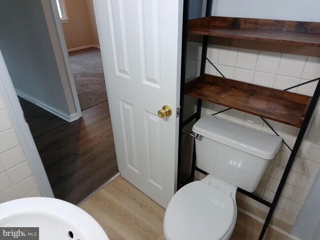 Building Photo - 16 N Orchard St